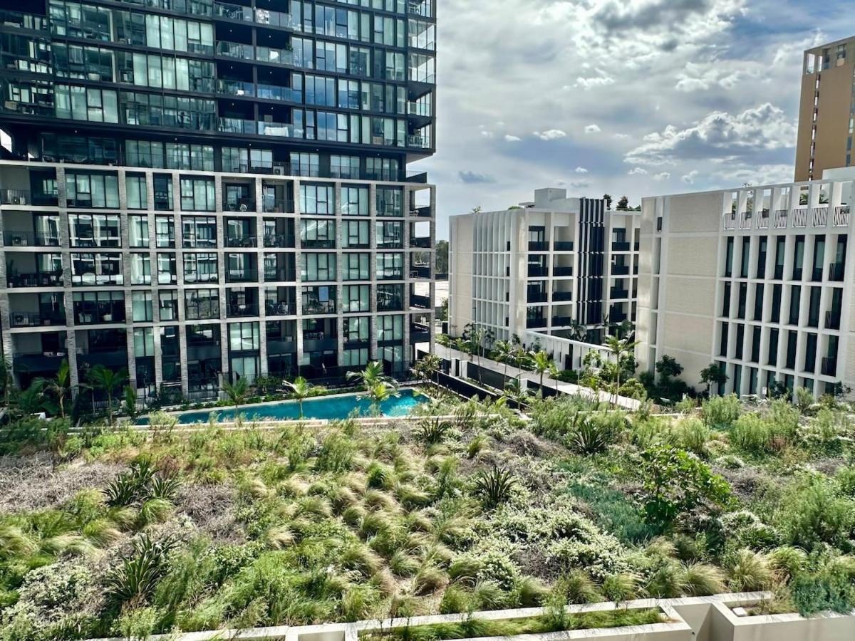 Spacious Pool View In Olympic Park *